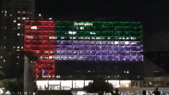  فيديو: إضاءة مبنى بلدية تل ابيب بعلم الامارات 